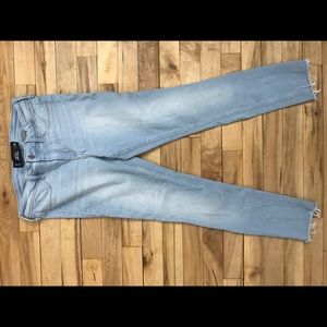 Hollister jeans size